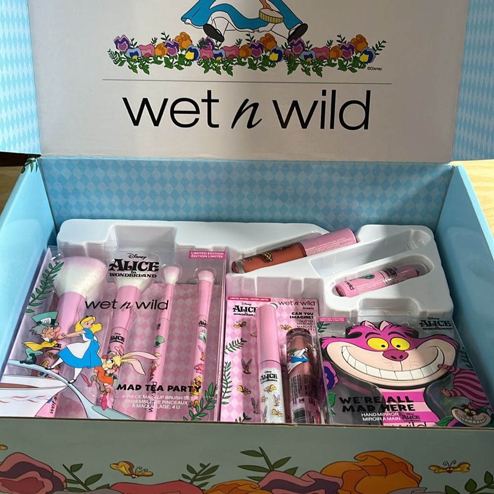 Wet N Wild Alice In Wonderland Limited Edition Pr Box - Makeup Set - Picture 10 of 15